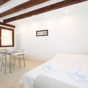 Bricola Biennale Apartment Venedig