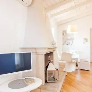Di Punto In Bianco Apartment